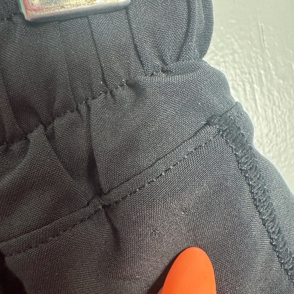 Lululemon Hotty Hot Short II Long 4" Black Size 6 Tall - Picture 8 of 13